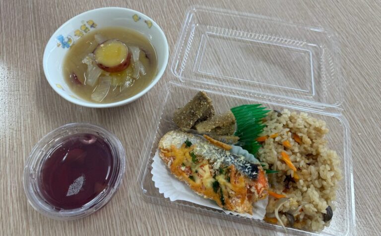 秋を感じるシャケフライお弁当作り